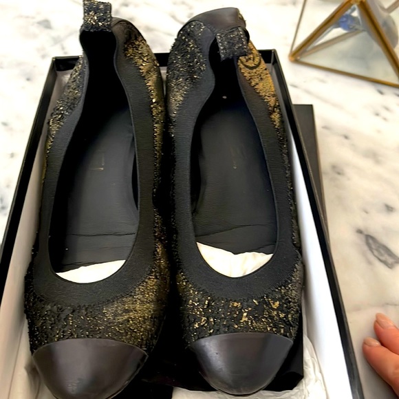 Chanel Gold Metallic Black Cracked Leather Elastic Trim Ballerina Flats - Picture 2 of 8